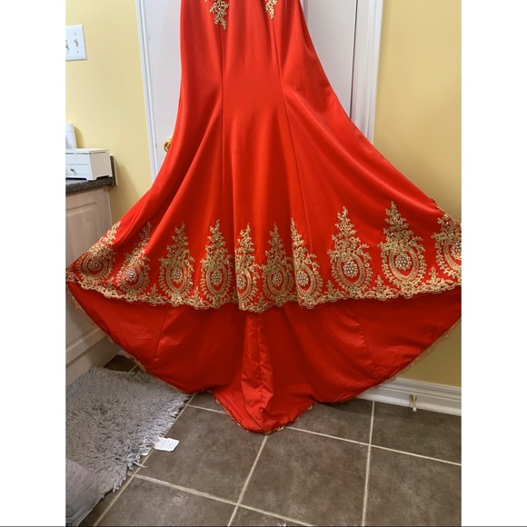 Women’s gown - Fits like S-M - Picture 3 of 5